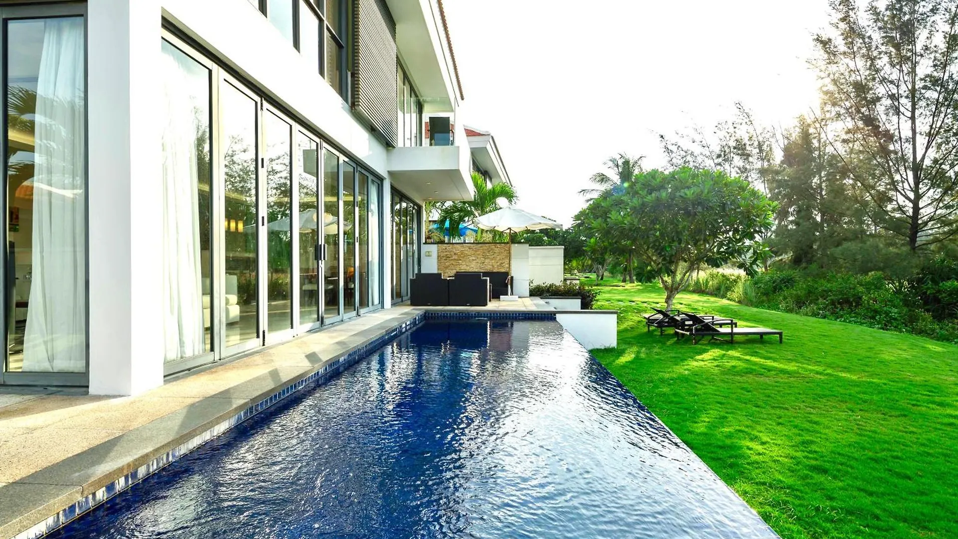 Memories Holiday Beach Villa Da Nang Resort