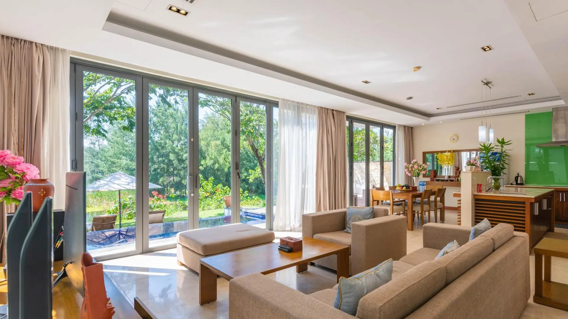Memories Holiday Beach Villa Da Nang Resort
