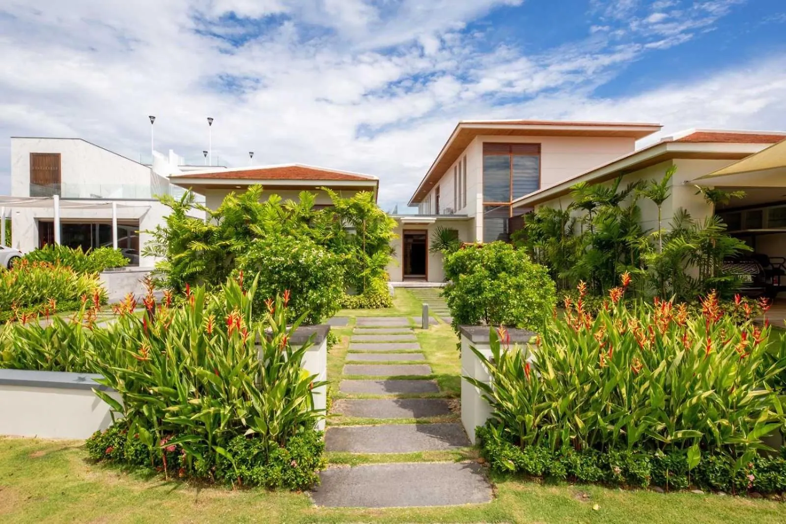 Memories Holiday Beach Villa Da Nang