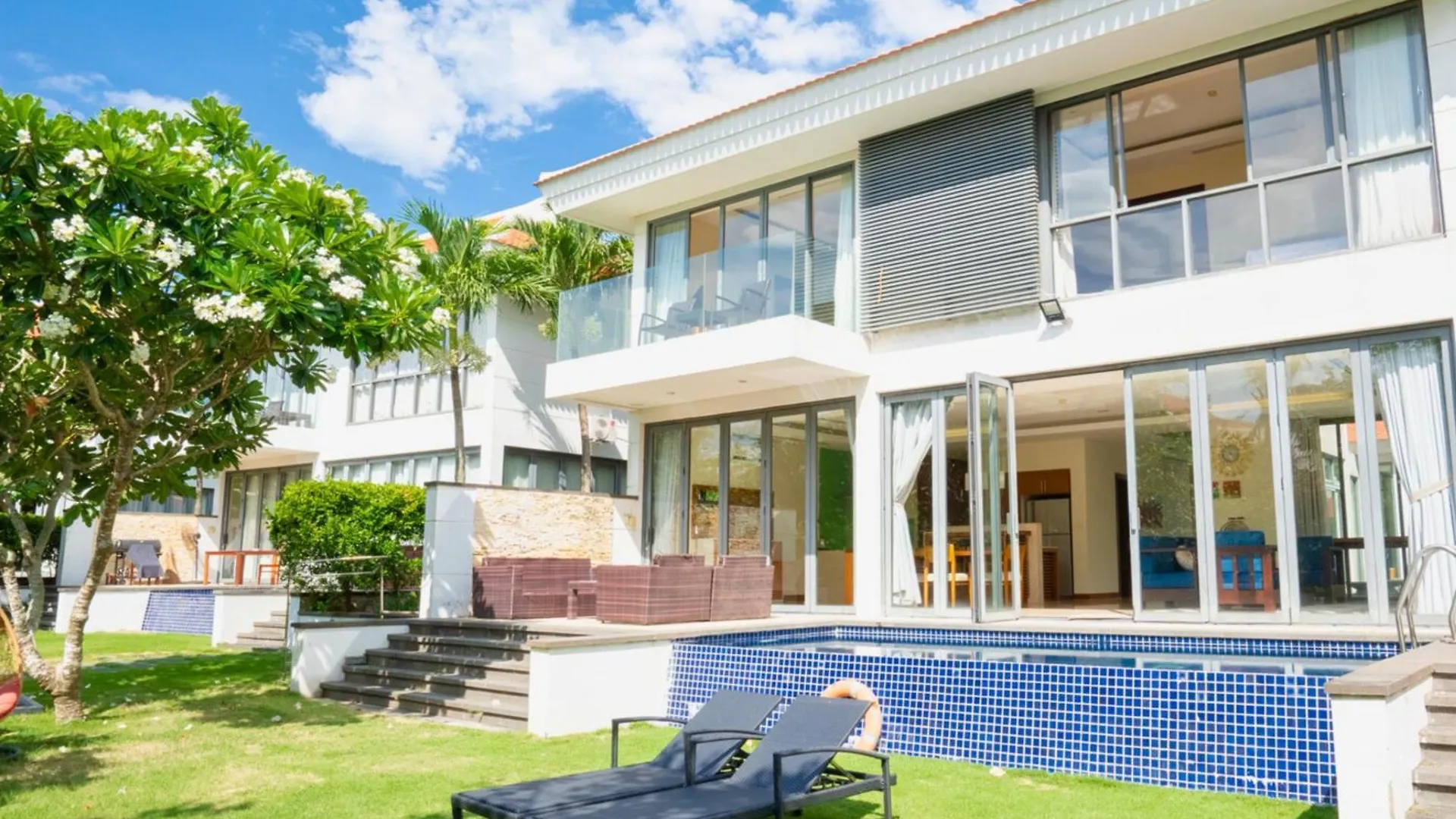 ***** Resort Memories Holiday Beach Villa Da Nang Vietnam