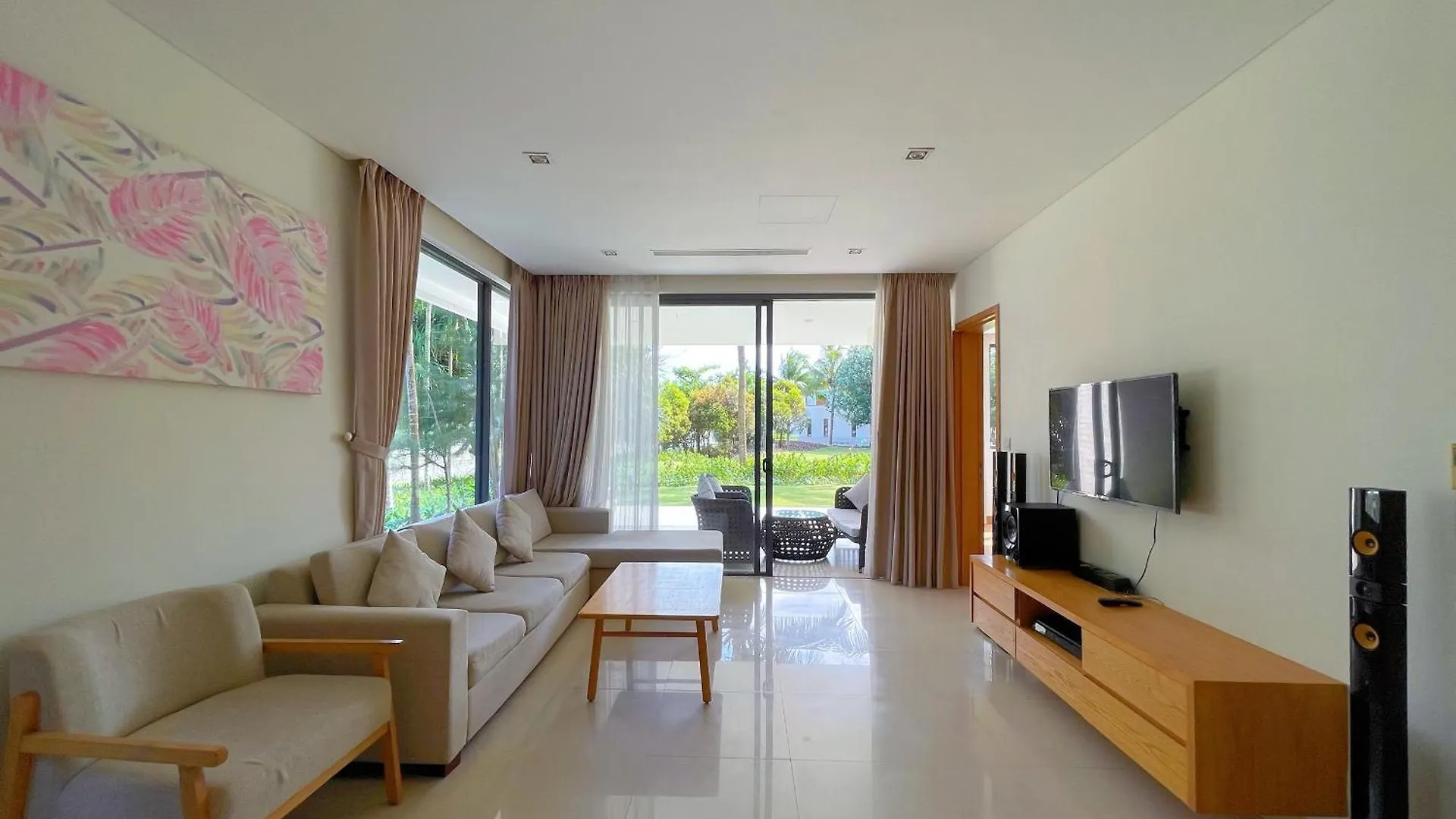 Memories Holiday Beach Villa Da Nang Resort