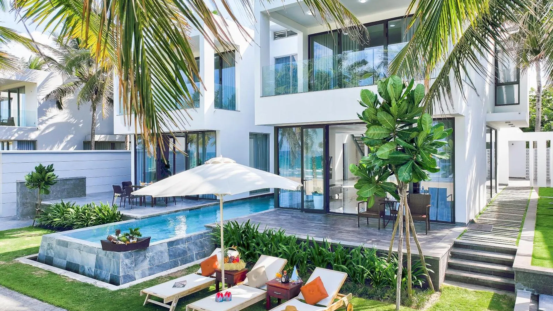 ***** Resort Memories Holiday Beach Villa Da Nang Vietnam