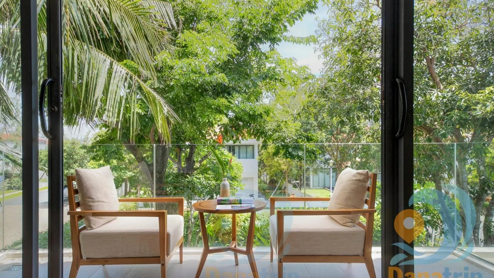 Memories Holiday Beach Villa Da Nang