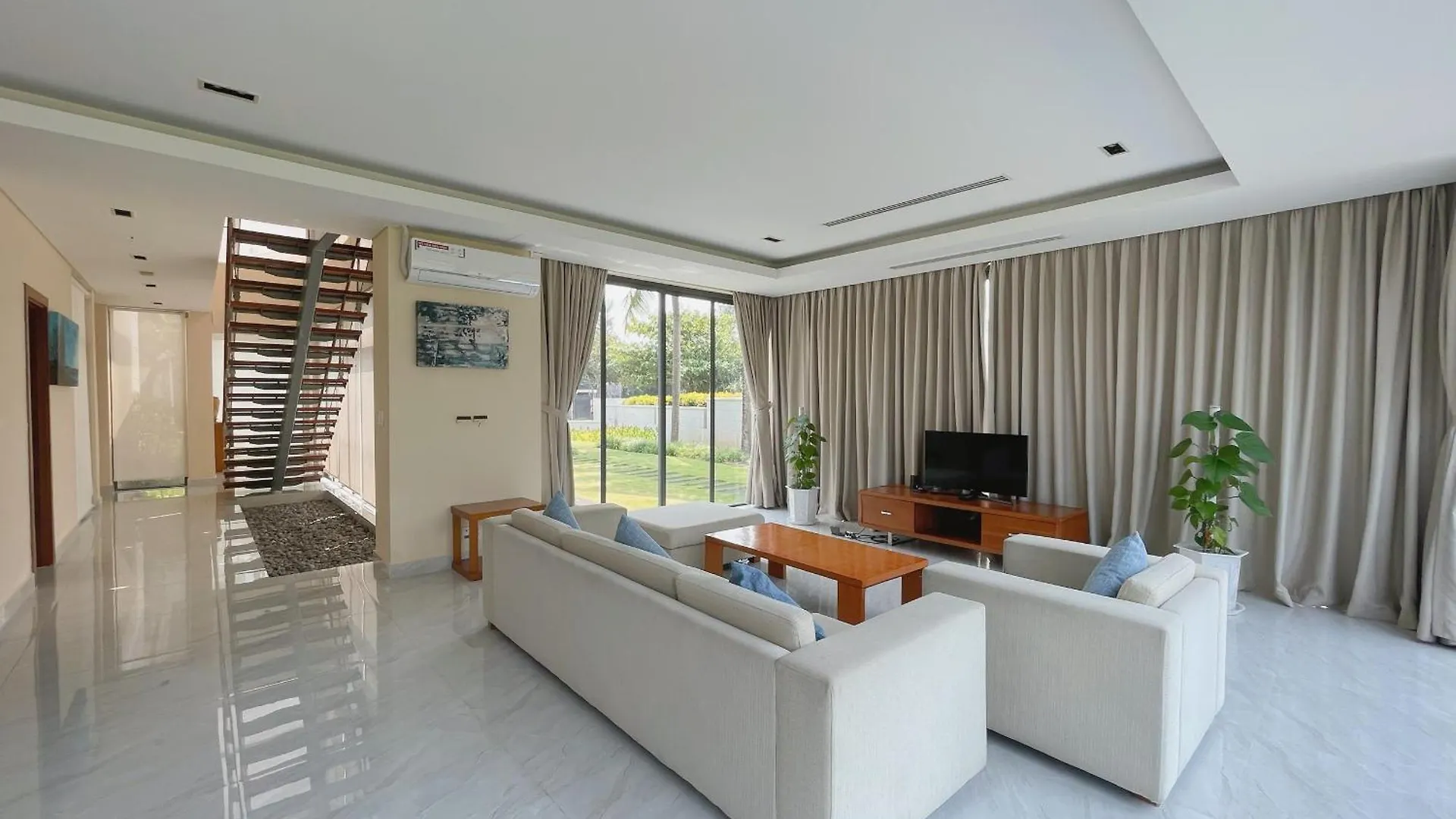 ***** Resort Memories Holiday Beach Villa Da Nang Vietnam
