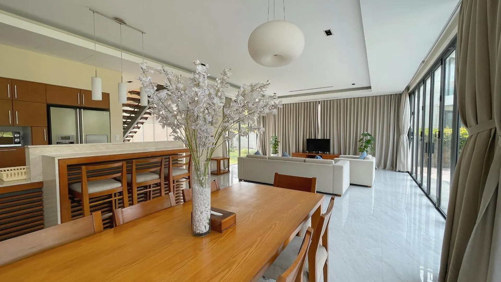 Memories Holiday Beach Villa Da Nang