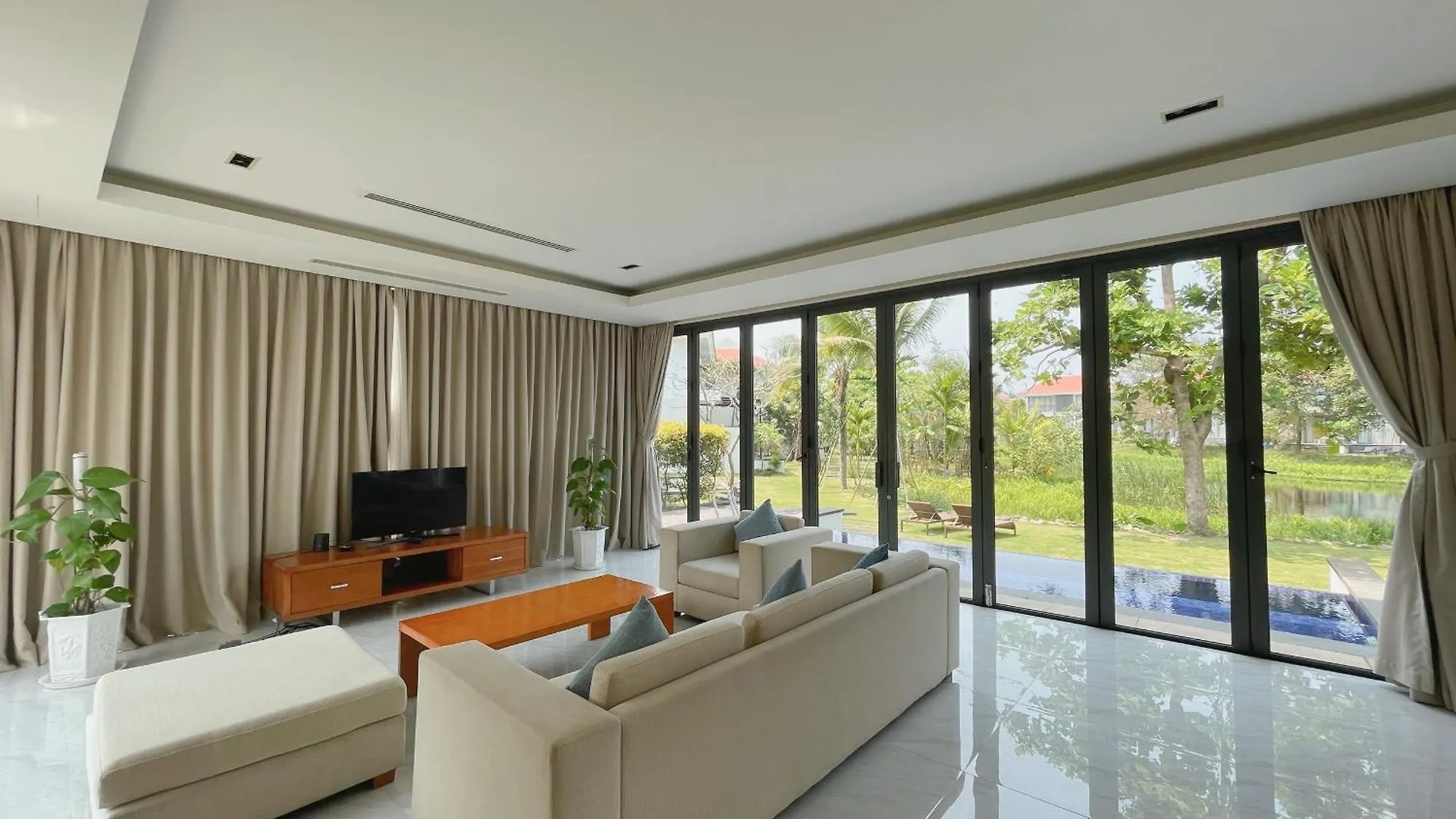 Memories Holiday Beach Villa Da Nang Resort