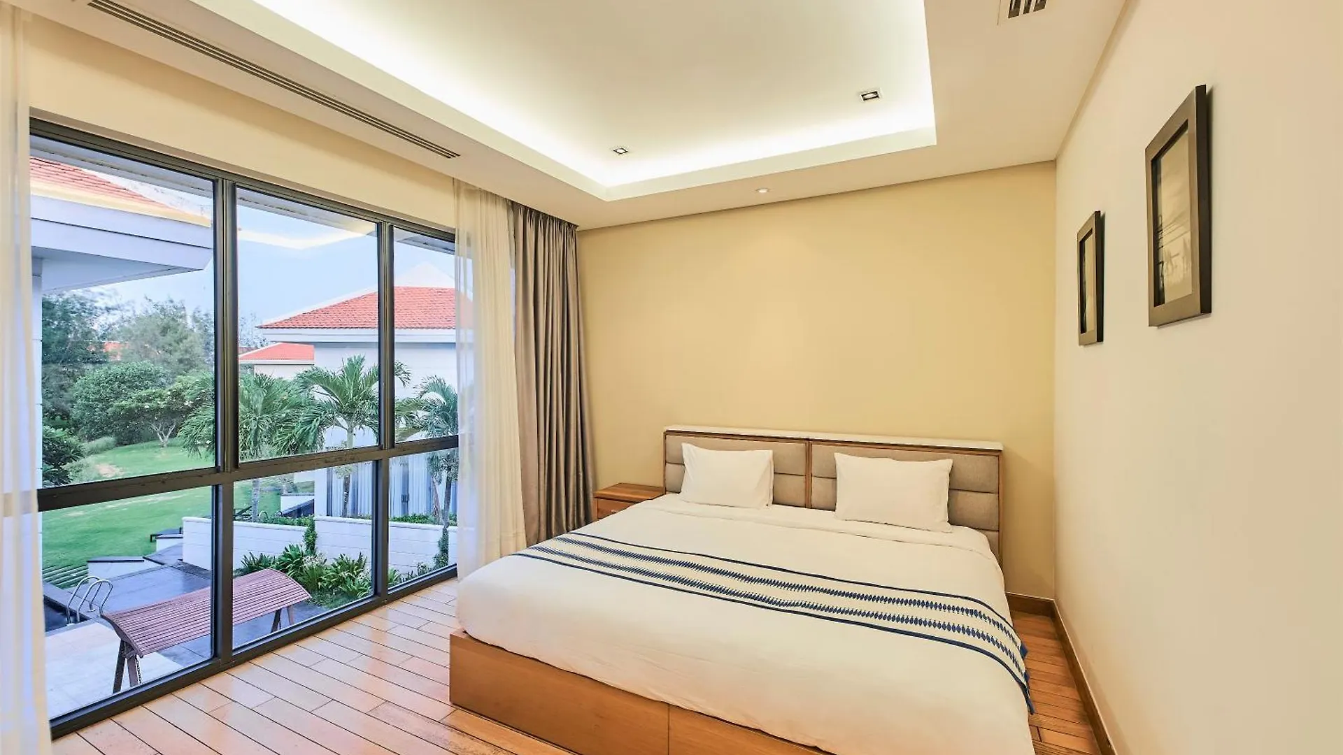***** Resort Memories Holiday Beach Villa Da Nang Vietnam