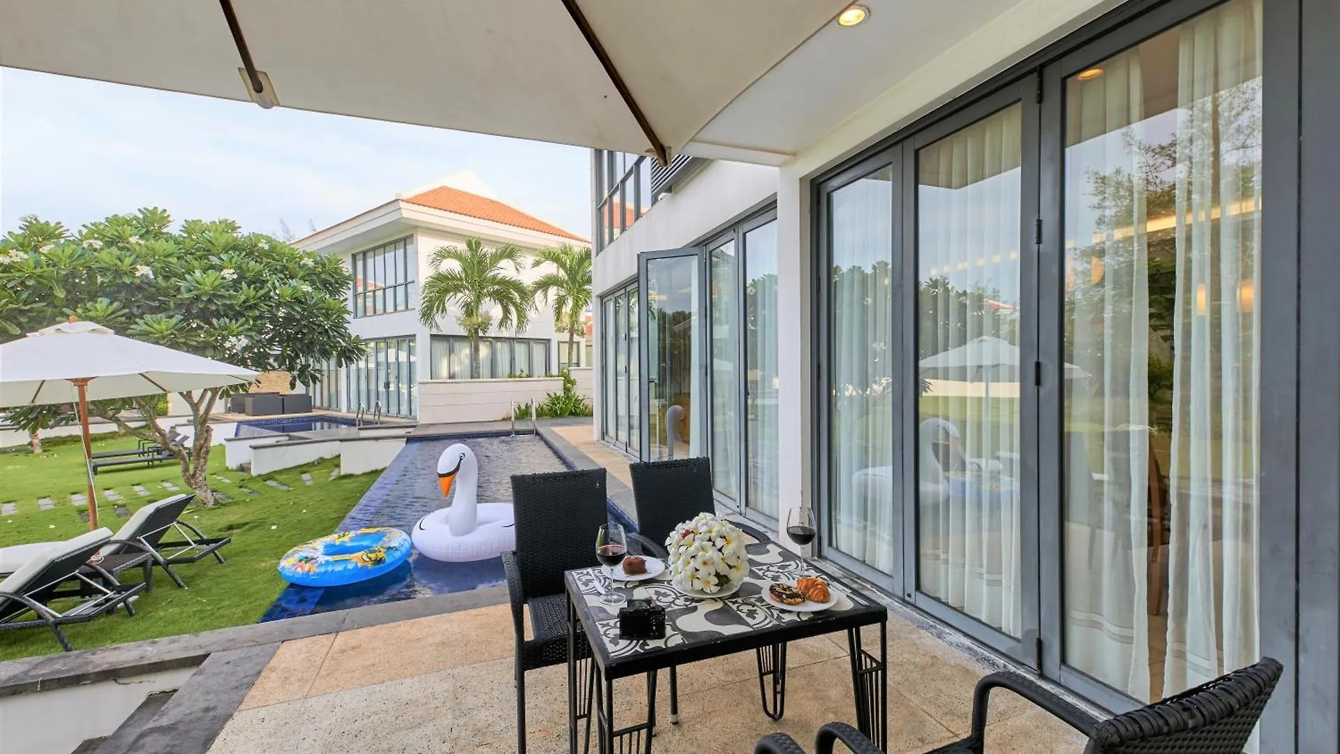 Resort Memories Holiday Beach Villa Da Nang