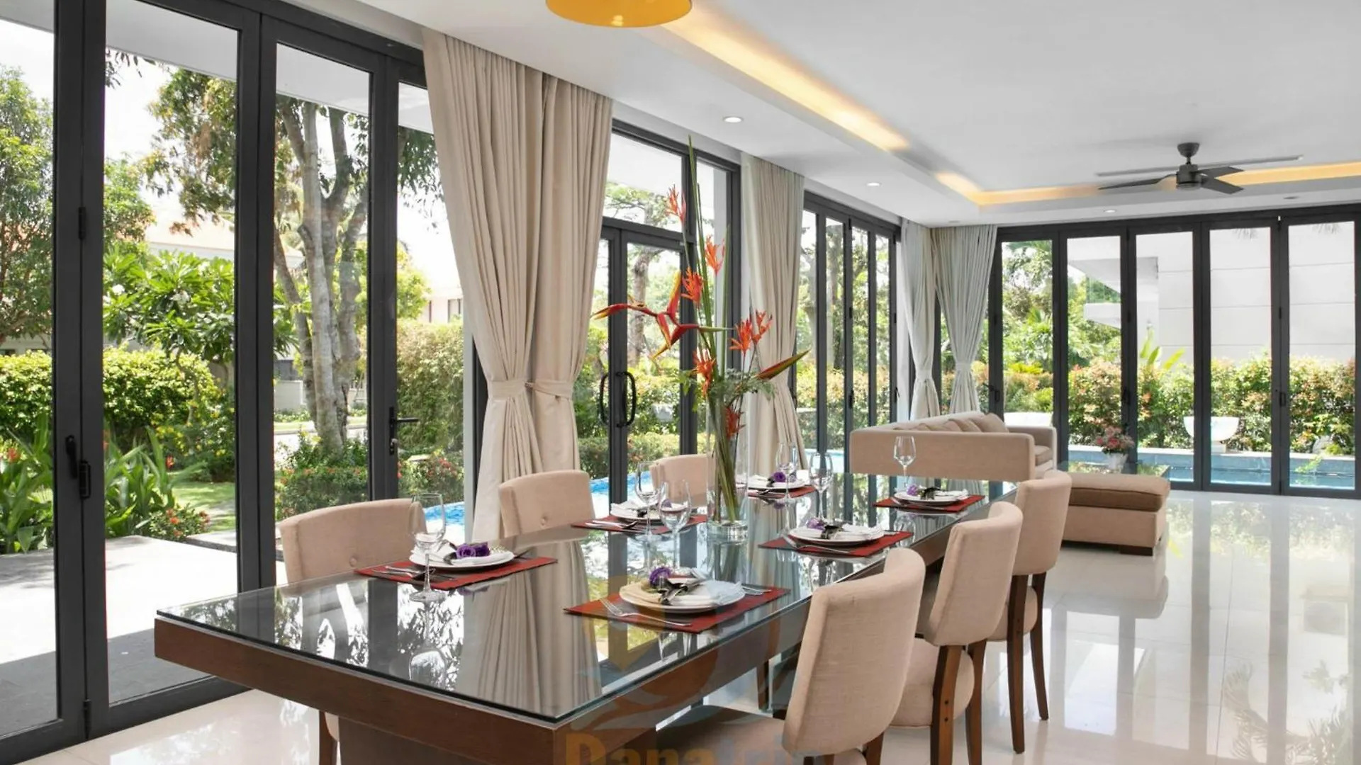 Memories Holiday Beach Villa Da Nang