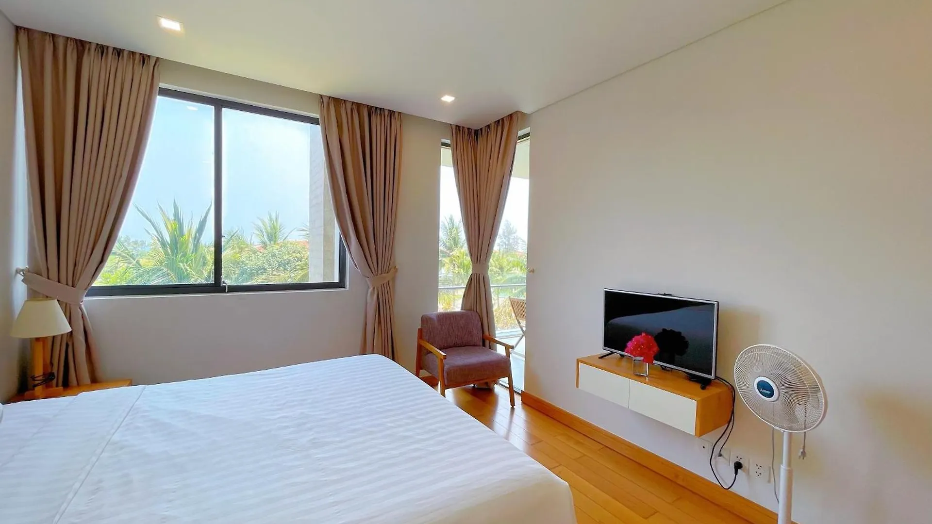 Memories Holiday Beach Villa Danang 5*,